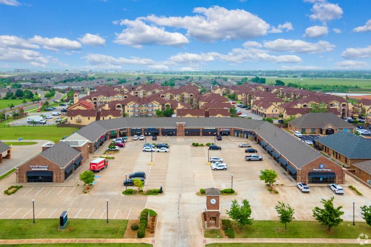 West Pointe Shoppes  office or retail space for lease, Yukon, OK