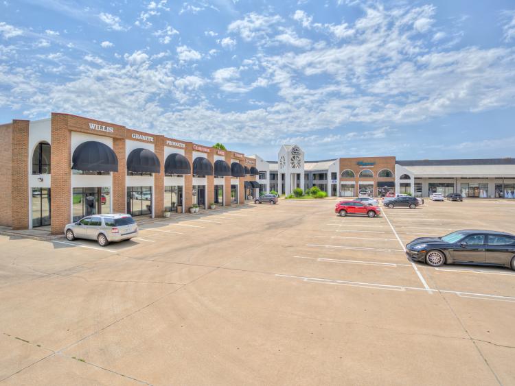 MacArthur Court retail spaces for Lease, Warr Acres, OK