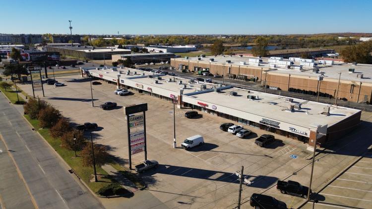 South Meridian Plaza retail space for lease Oklahoma City