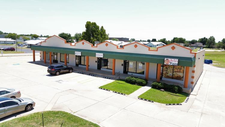 James Town Square retail space for lease Moore, OK