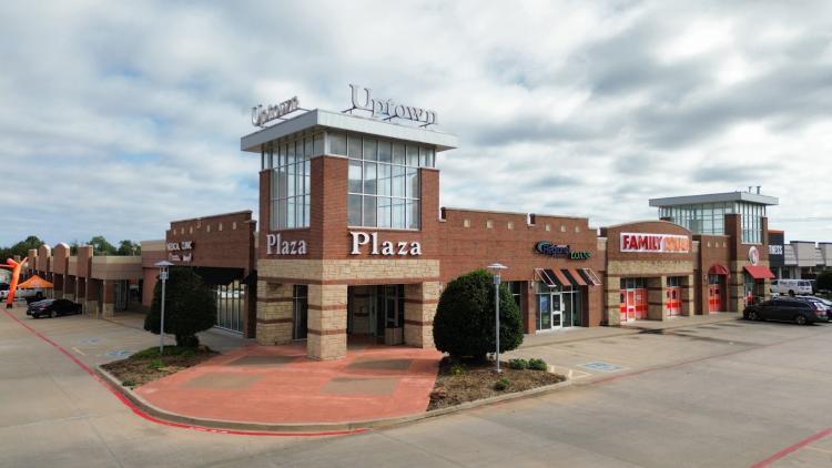 Uptown Plaza retail spaces for lease Midwest City, OK
