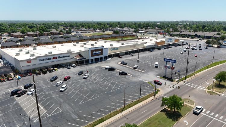 Town & Country Center retail space for lease Midwest City, OK