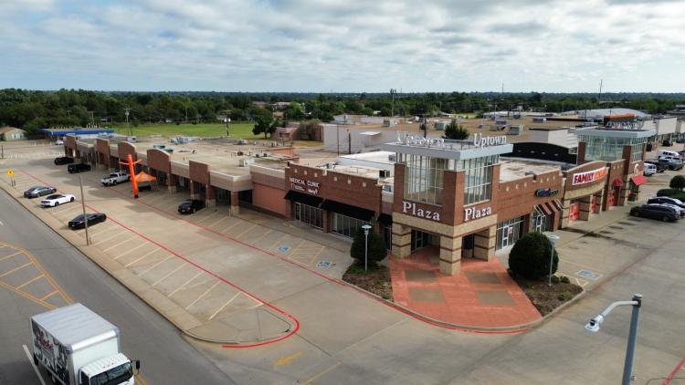 Uptown Plaza retail spaces for lease Midwest City, OK