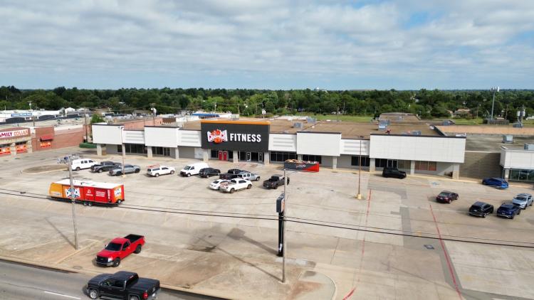 Uptown Plaza retail spaces for lease Midwest City, OK
