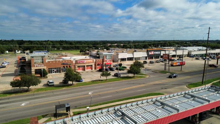 Uptown Plaza retail spaces for lease Midwest City, OK