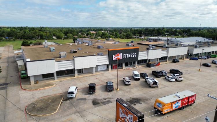 Uptown Plaza retail spaces for lease Midwest City, OK