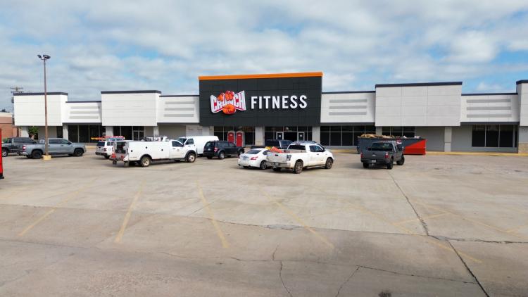 Uptown Plaza retail spaces for lease Midwest City, OK
