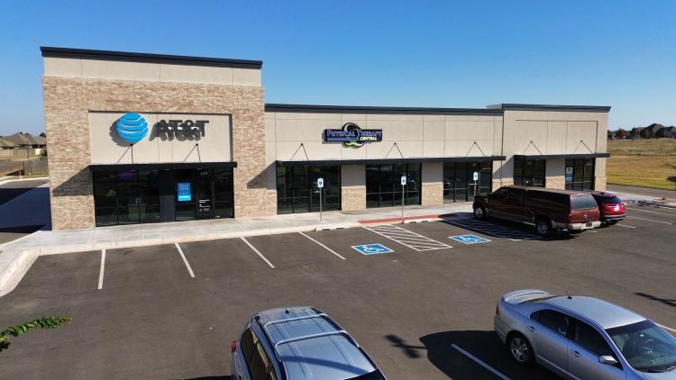 Colony Pointe Strip center - retail space for lease Piedmont, Ok