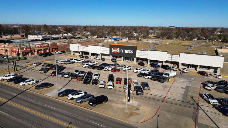 Uptown Plaza retail spaces for lease Midwest City, OK