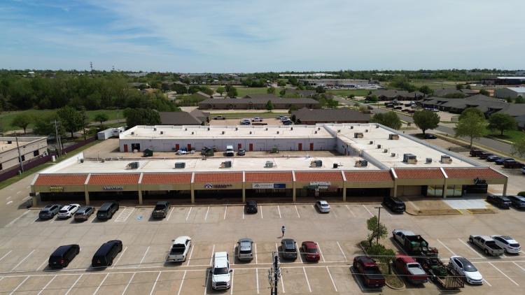 1700 S Kelly Ave retail space for lease, Edmond, OK
