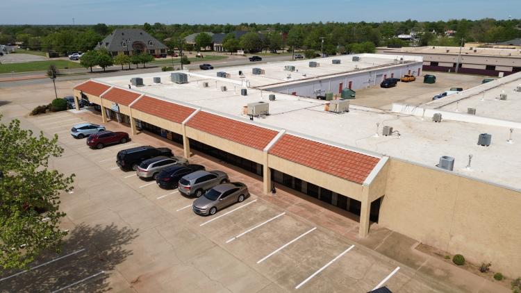 1700 S Kelly Ave retail space for lease, Edmond, OK