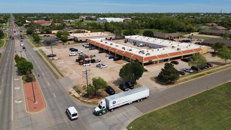 1700 S Kelly Ave retail space for lease, Edmond, OK