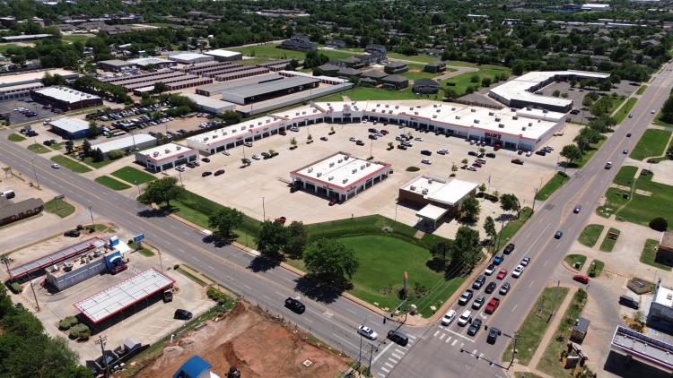 Kelly Plaza retail space for lease, Edmond, OK