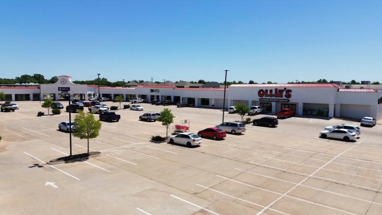 Kelly Plaza retail space for lease, Edmond, OK