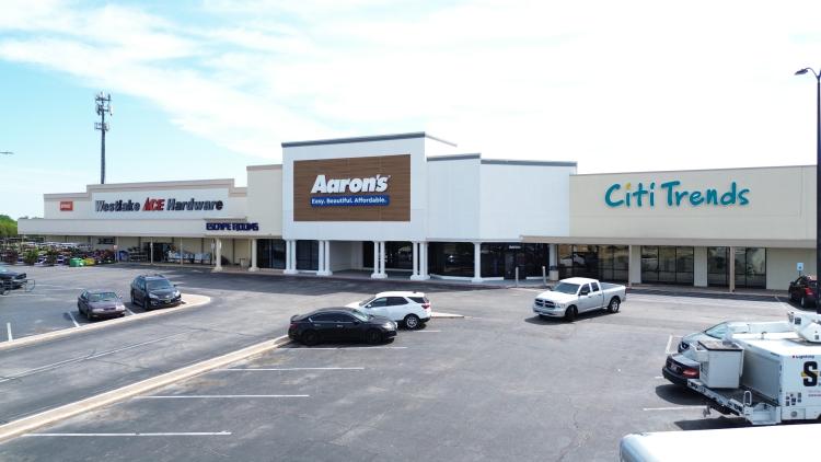 Town & Country Center retail space for lease Midwest City, OK