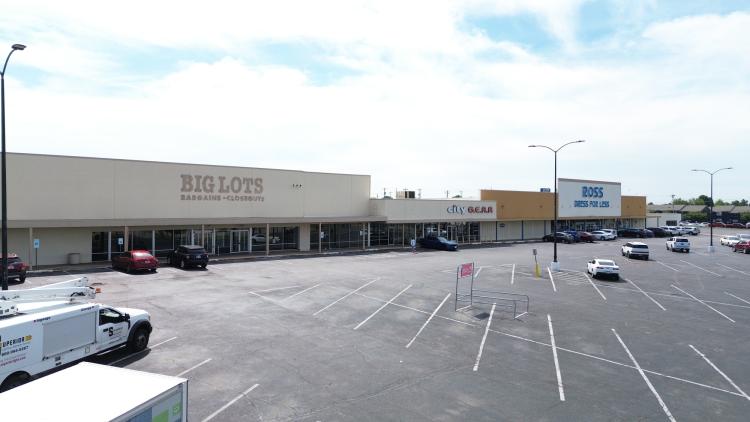 Town & Country Center retail space for lease Midwest City, OK