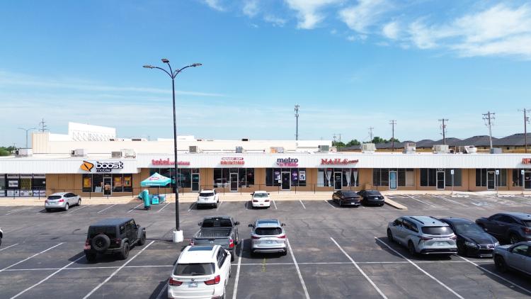 Town & Country Center retail space for lease Midwest City, OK