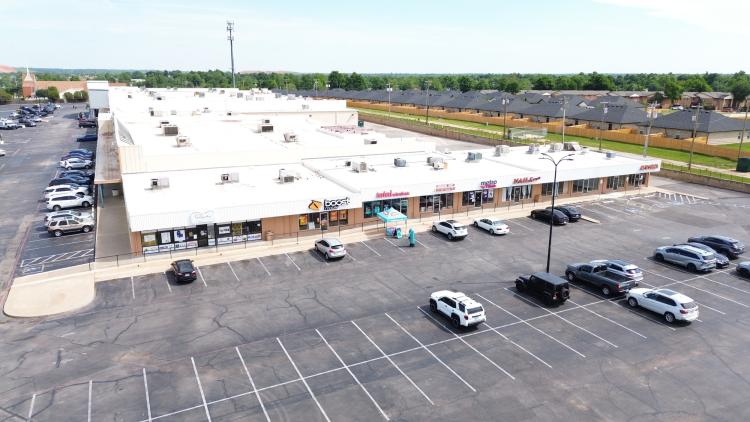Town & Country Center retail space for lease Midwest City, OK