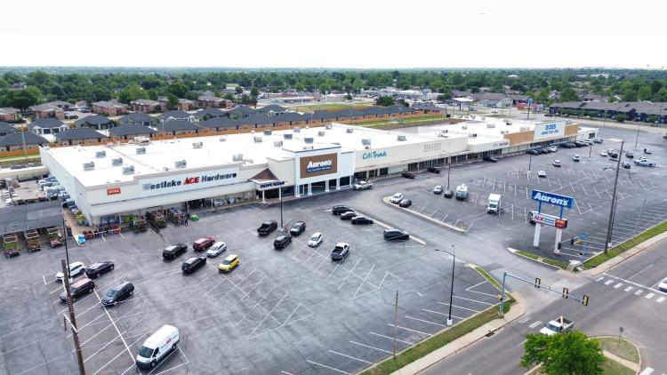 Town & Country Center retail space for lease Midwest City, OK