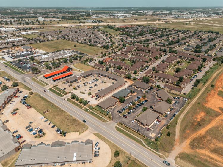 West Pointe Shoppes  office or retail space for lease, Yukon, OK