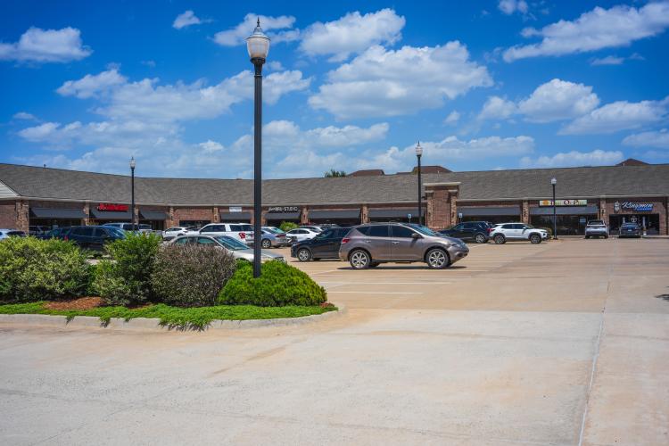 West Pointe Shoppes  office or retail space for lease, Yukon, OK