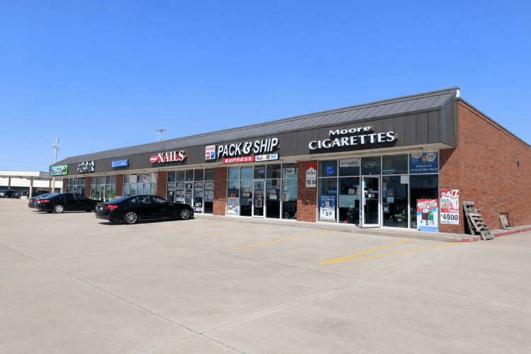 retail space for lease Moore, OK exterior photo