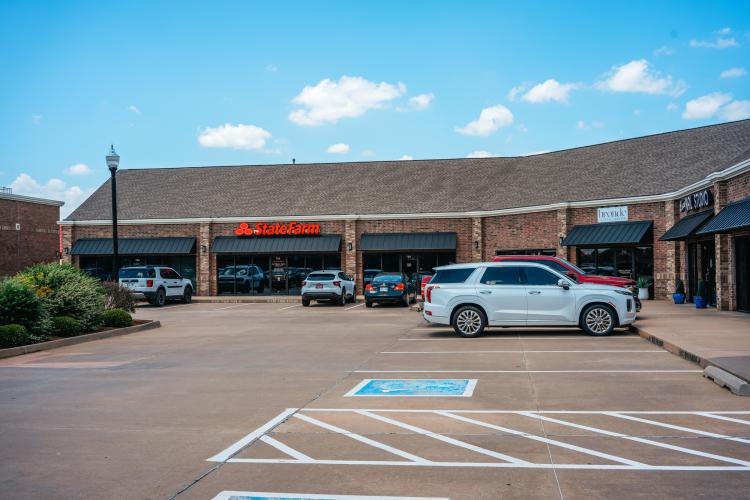 West Pointe Shoppes  office or retail space for lease, Yukon, OK