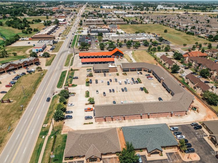West Pointe Shoppes  office or retail space for lease, Yukon, OK