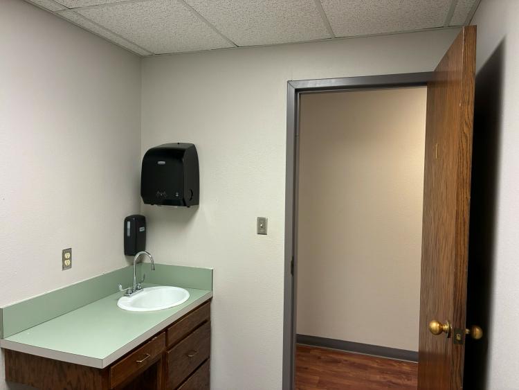 937 SW 89th St medical office for sale south Oklahoma City, Ok