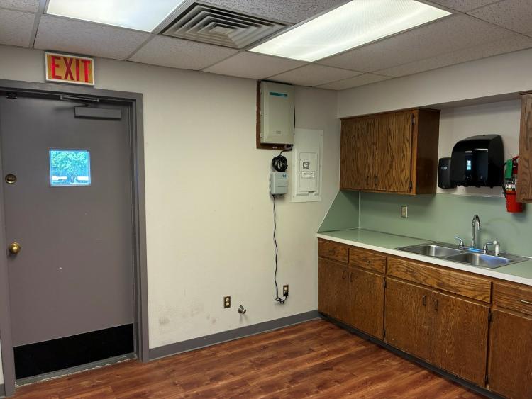 937 SW 89th St medical office for sale south Oklahoma City, Ok