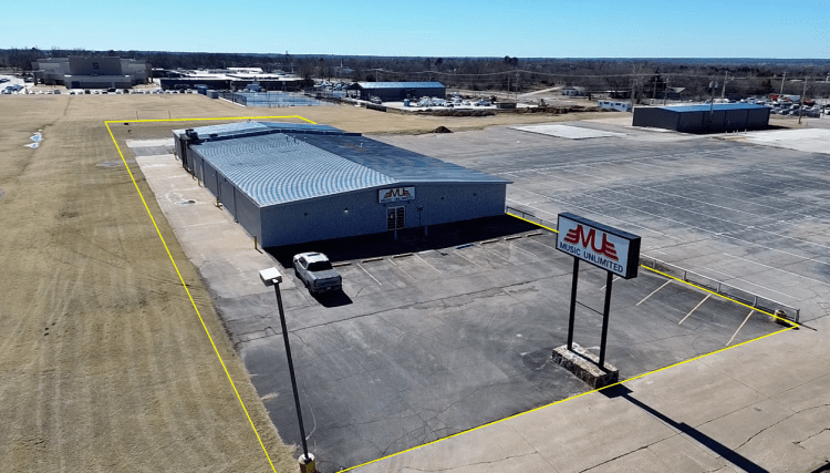 1109 West Kickapoo Spur St - retail building For Sale Shawnee, OK 