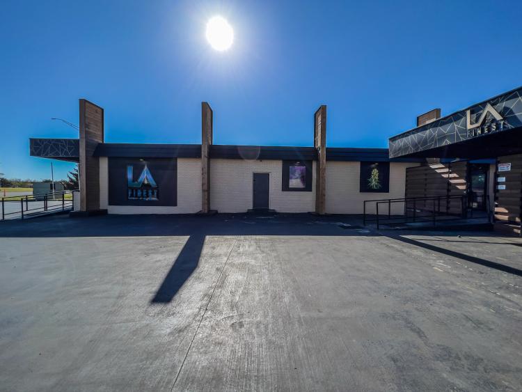5708 NW Expressway retail property for sale, Oklahoma City, OK
