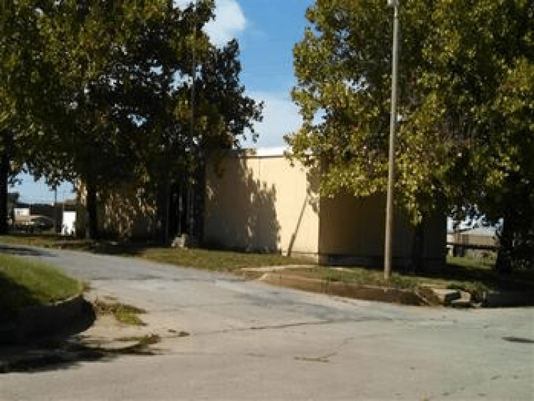 retail property for sale Carnegie, Ok - building photo