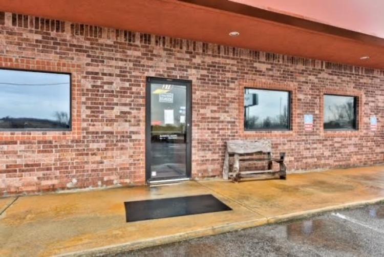 318 Edmond Rd NE Piedmont, OK restaurant building for sale fully equipped