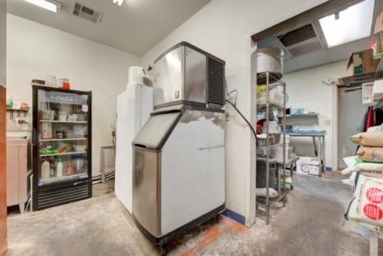 318 Edmond Rd NE Piedmont, OK restaurant building for sale fully equipped