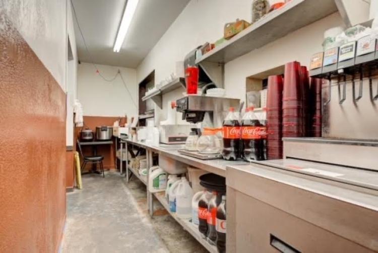 318 Edmond Rd NE Piedmont, OK restaurant building for sale fully equipped
