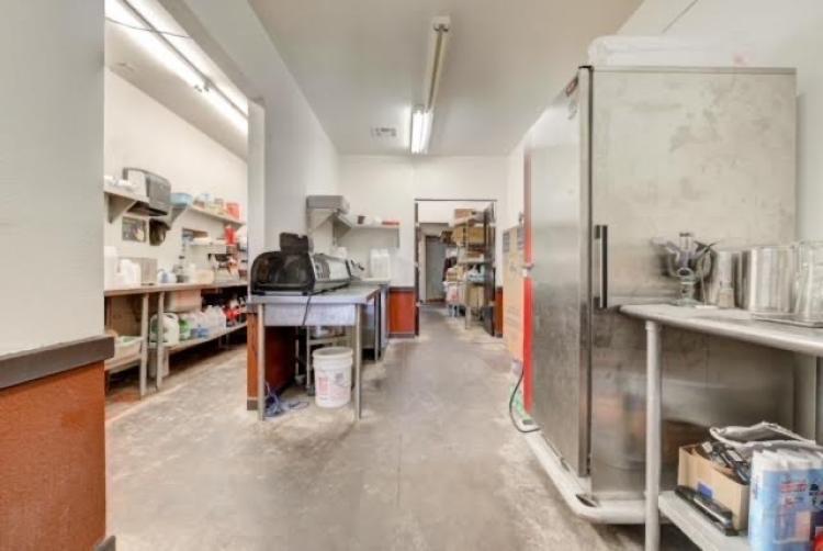 318 Edmond Rd NE Piedmont, OK restaurant building for sale fully equipped