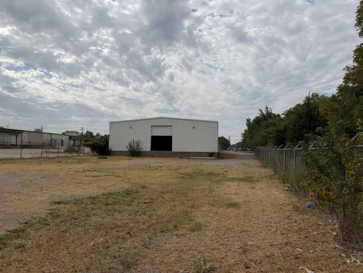 Newly Renovated Warehouse W/Yard SE 29th Oklahoma City, Ok