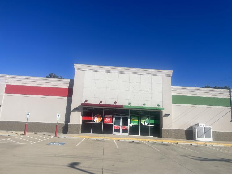 former Family Dollar building for sale Wynnewood, Ok exterior photo