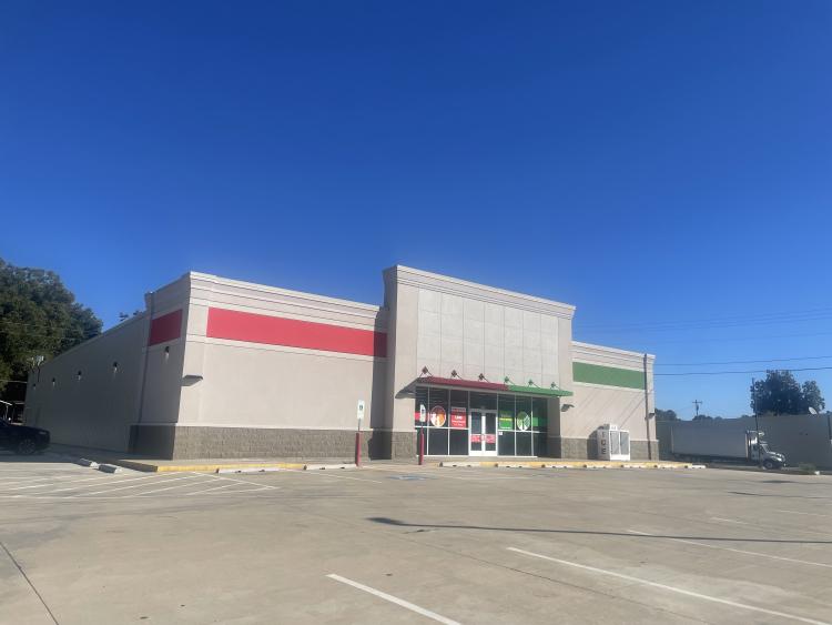 former Family Dollar building for sale Wynnewood, Ok exterior photo