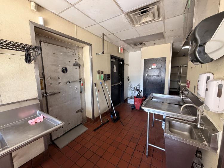 retail restaurant property for sale west Oklahoma City, OK