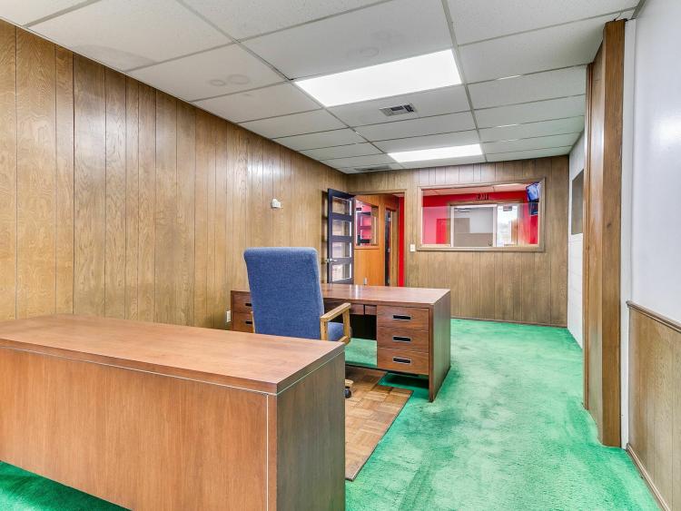 6700 S Western Ave office building for sale south Oklahoma City, Ok
