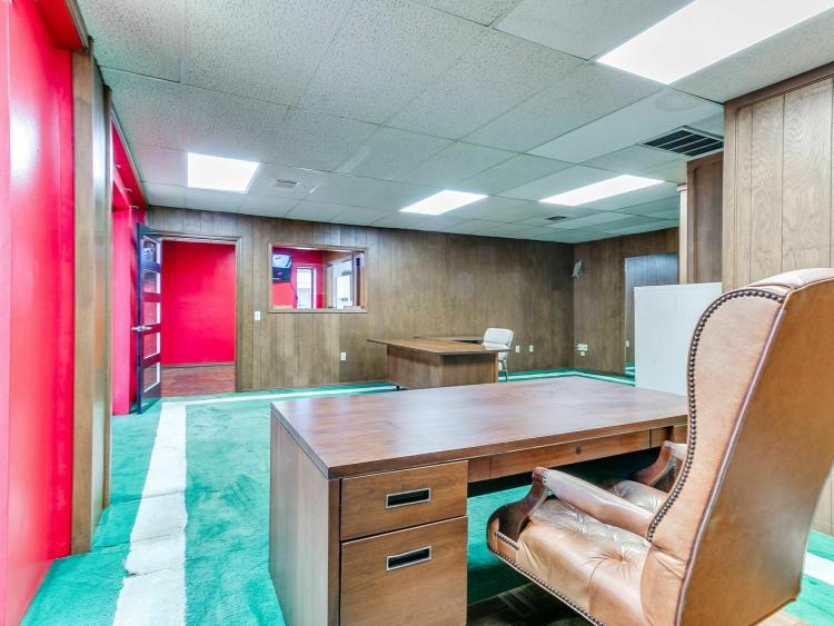 6700 S Western Ave office building for sale south Oklahoma City, Ok