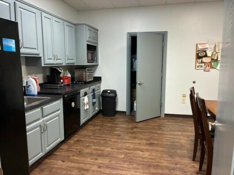 7900 NW 23rd St office building for sale, Bethany, Ok