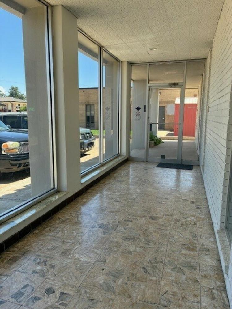 7900 NW 23rd St office building for sale, Bethany, Ok