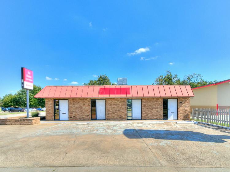 6700 S Western Ave office building for sale south Oklahoma City, Ok