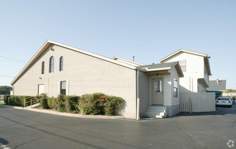 5005 SE 29th  |  Former Bill Eisenhower Funeral Home  |  Del City