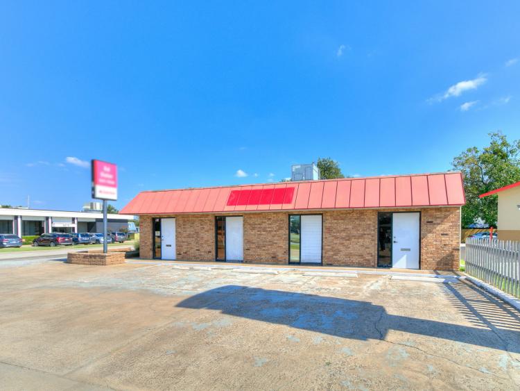 6700 S Western Ave office building for sale south Oklahoma City, Ok