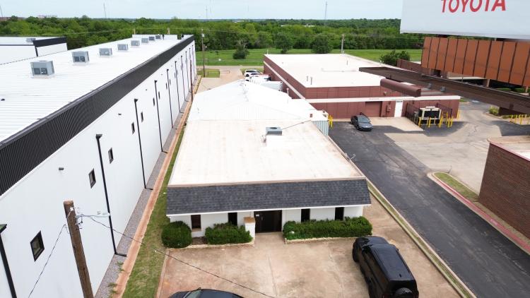 7624 Broadway Ext office building for sale Oklahoma City, Ok