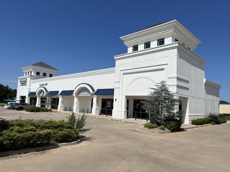 retail shopping center for Sale, Edmond, OK exterior photo